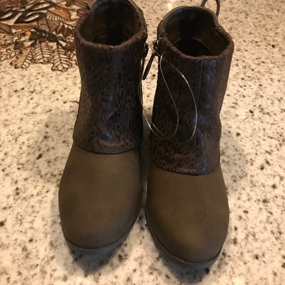 Ankle boots - Picture 1 of 11